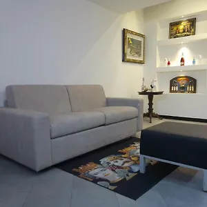 https://tizianos-home.taorminaitalyhotels.com